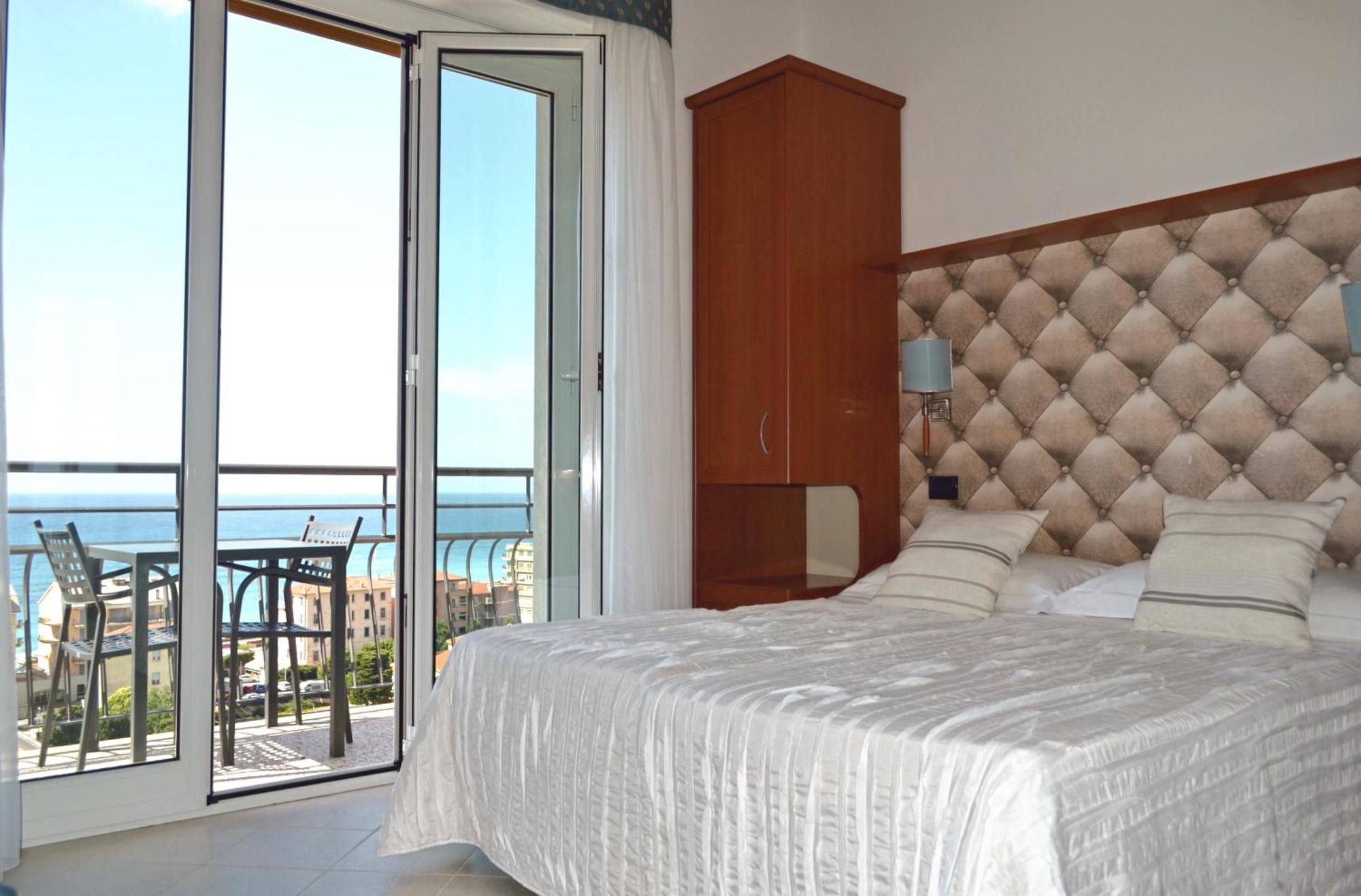Hotel Noris Finale Ligure Bagian luar foto