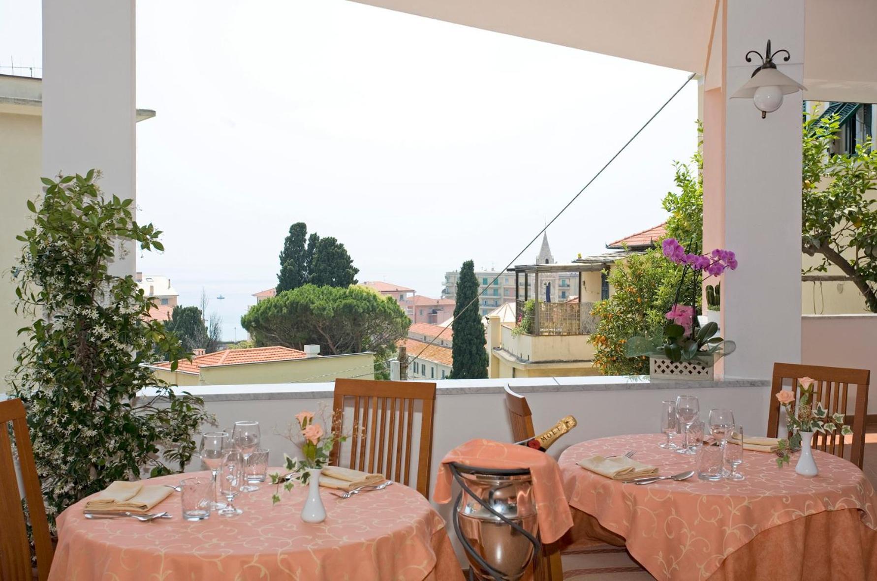 Hotel Noris Finale Ligure Bagian luar foto