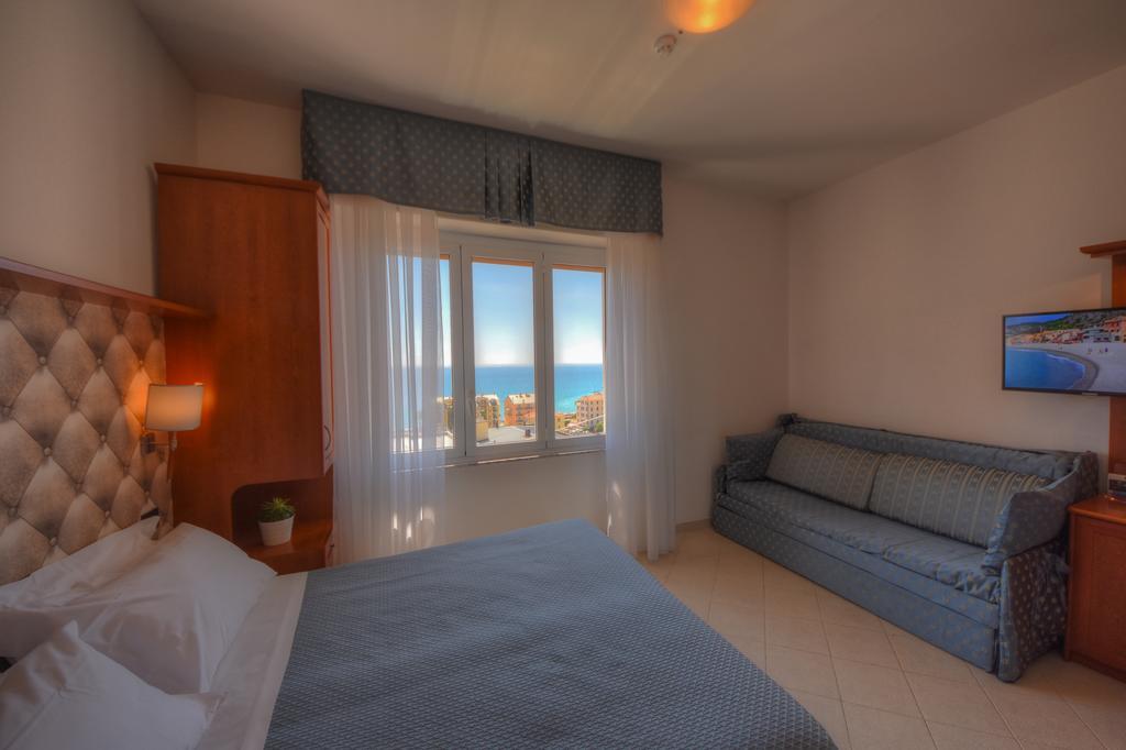 Hotel Noris Finale Ligure Bagian luar foto