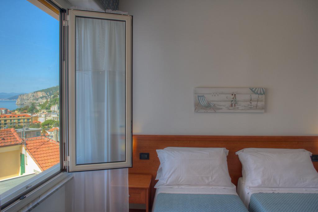 Hotel Noris Finale Ligure Bagian luar foto